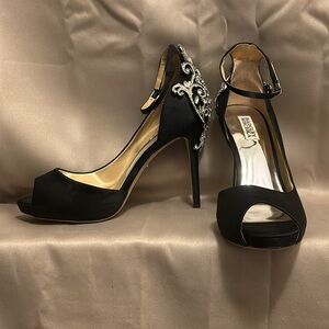 Badgley Mischka Karson Platform Peep Toe Pump Jeweled Encrusted Metal Back Sz.10